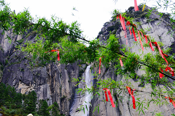 情緣藏地，原野探秘，拉薩，巴松措，新措徒步，魯朗林海田園風光，雅魯藏布大峽谷，納木措環(huán)湖，圣象天門，三生石，月牙灣8晚9日游